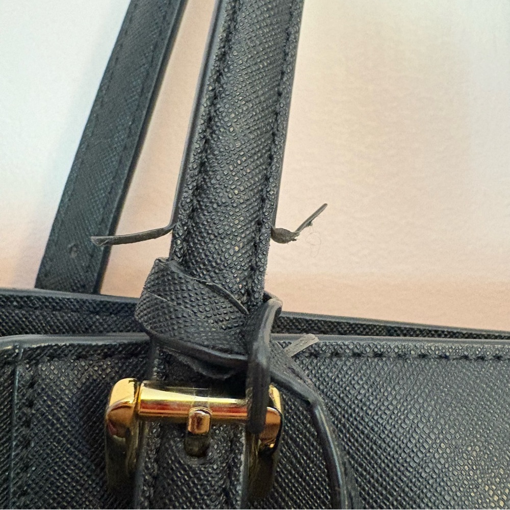 💙Michael Kors Black Tote Bag with Gold Hardware - Picture 4 of 7